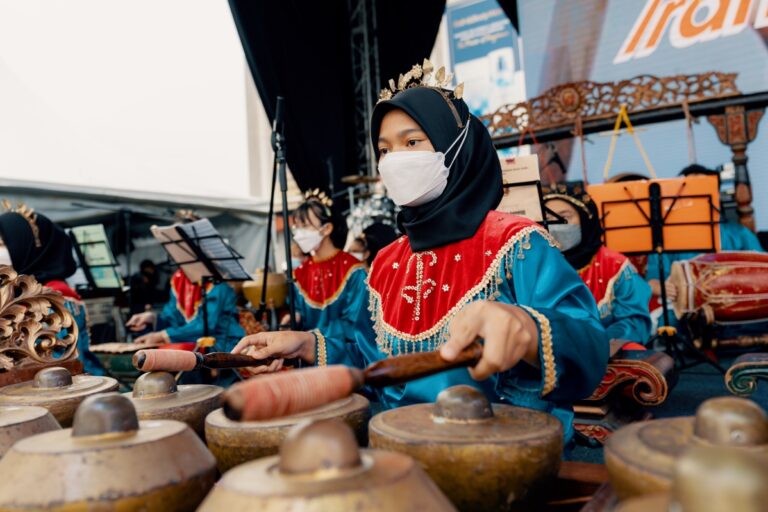 Jiwa RIUH Jiwa Lokal: Estetik Pelbagai Bangsa Dalam Satu &lsquo;Scene&rsquo;